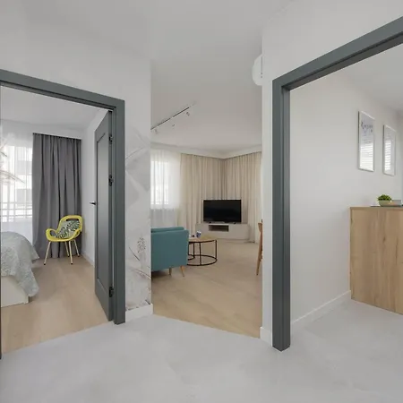 Cosy Air-conditioned With Parking In The Garage By Renters Prestige Apartment Warschau