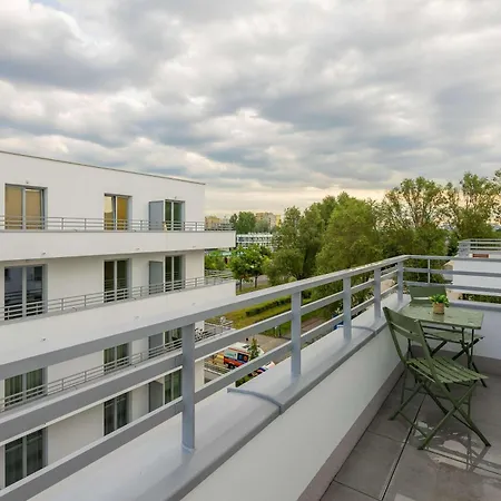 Cosy Air-Conditioned Apartment With Parking In The Garage By Heyrent Premium *
