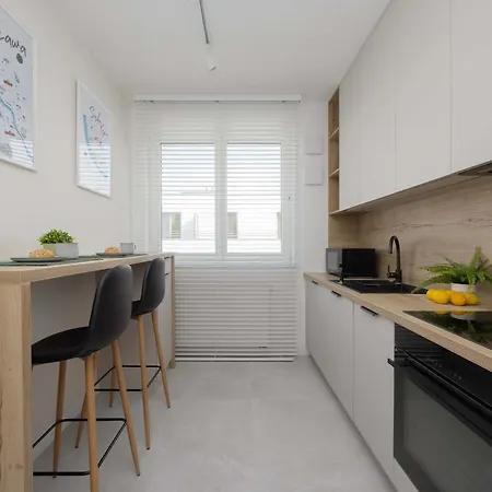 Cosy Air-conditioned With Parking In The Garage By Renters Prestige Appartement *