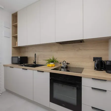 Apartment Cosy Air-conditioned With Parking In The Garage By Renters Prestige *