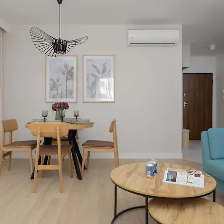 Cosy Air-conditioned With Parking In The Garage By Renters Prestige Lägenhet Warszawa