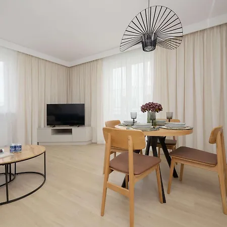 Cosy Air-conditioned With Parking In The Garage By Renters Prestige Lägenhet *