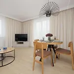 Cosy Air-conditioned With Parking In The Garage By Renters Prestige Lejlighed *