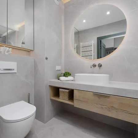 Cosy Air-conditioned With Parking In The Garage By Renters Prestige Varşova