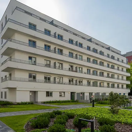 Cosy Air-conditioned With Parking In The Garage By Renters Prestige Varşova