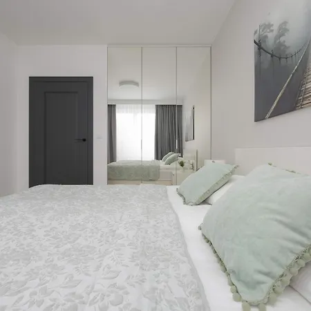 Cosy Air-conditioned With Parking In The Garage By Renters Prestige * 华沙
